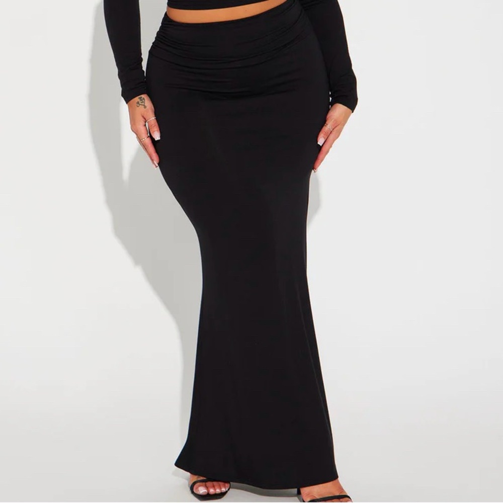 Fashion Nova black maxi skirt with side slit. Thick material